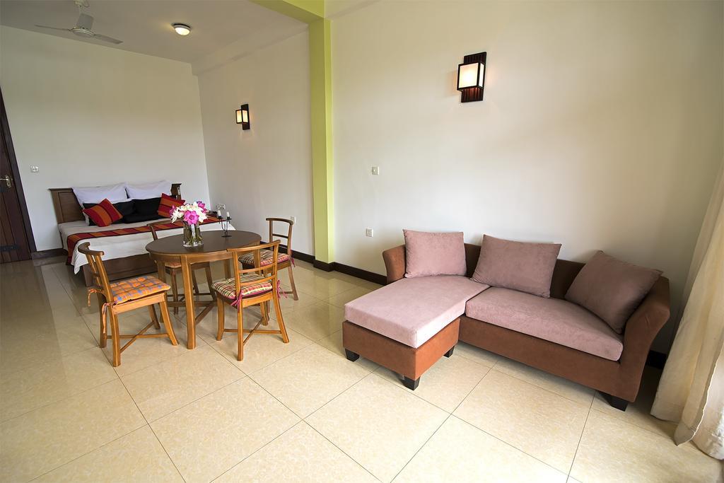 Thumbelina Apartments & Hotel Aluthgama Eksteriør billede