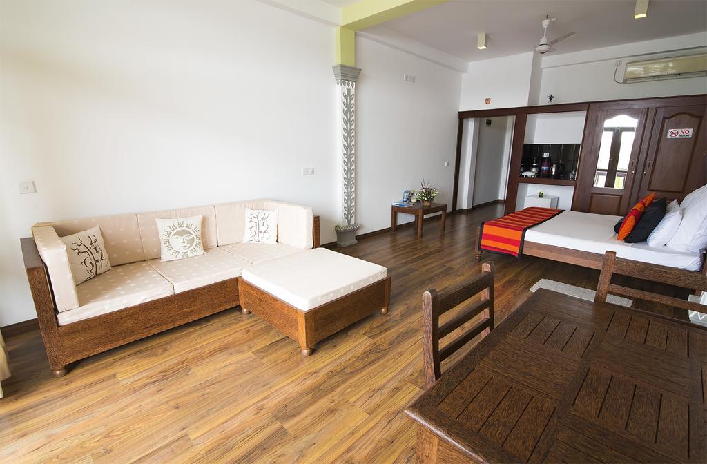 Thumbelina Apartments & Hotel Aluthgama Eksteriør billede