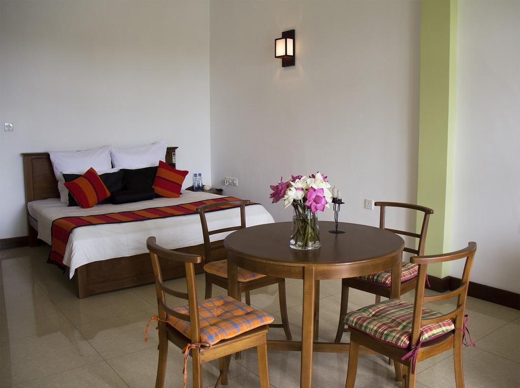 Thumbelina Apartments & Hotel Aluthgama Eksteriør billede