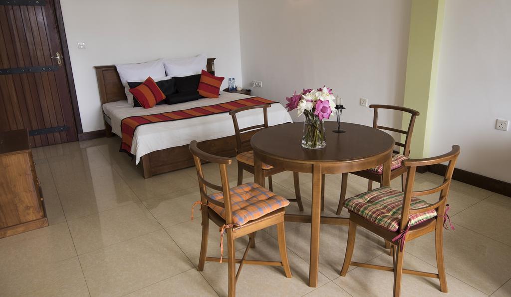 Thumbelina Apartments & Hotel Aluthgama Eksteriør billede