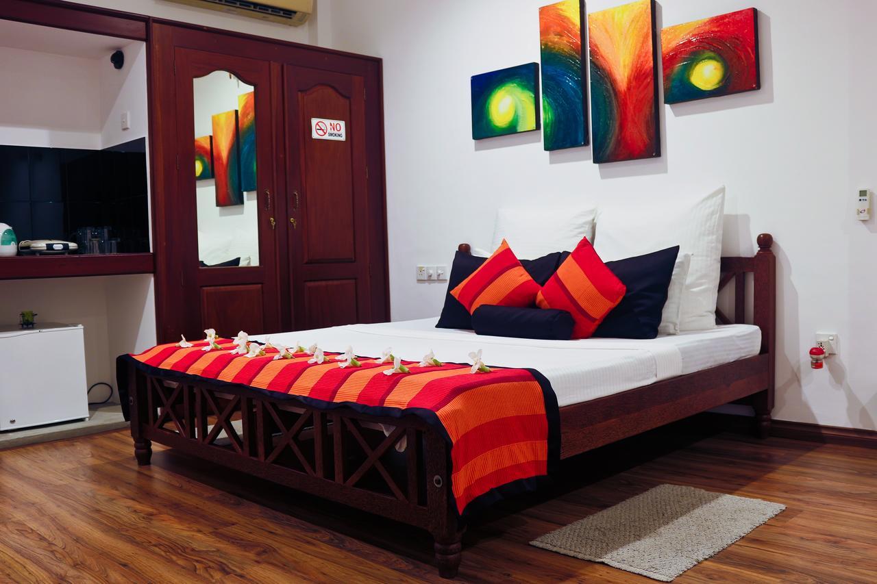 Thumbelina Apartments & Hotel Aluthgama Eksteriør billede